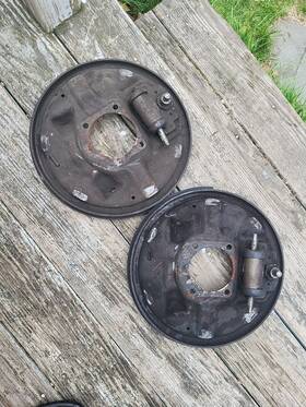 370882 Chevrolet 1957-1964 Impala Axle Backing Plates L/r Gm
