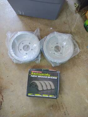 4pr3900045 Detroit Axle Rear Brake Drums Shoes For 2009 - 2011 Chevrolet Cobalt Hhr Pontiac G5