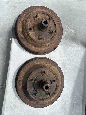 B-1115 Ford 1932 1933 1934 Rear Brake Drums / Hubs Original Pair