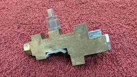 D0oz-2b257-c Ford Nos 70 71 72 73 Mustang Cougar Disc Brake Distribution Block / Valve W Switch