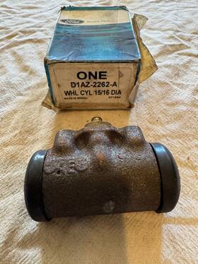 D1az-2262-a Ford Nos Rear Drum Brake Cylinder New Old Stock F150 Galaxie Bronco Granada