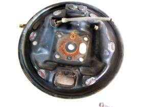 Ys4z2211ca Ford Focus Right Rear Drum Brake Backing Plate 00 02 03 04 05 06 07 08 Passenger