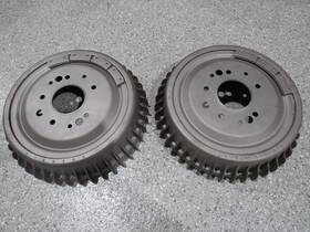 3745534 General Motors 57-62 C1 Corvette Hd Inch Big Brake Finned Front Hubs Gm #3745534 Nos Condition