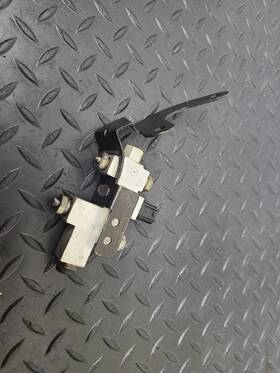 52009061ab Jeep 1998 Grand Cherokee Brake Proportioning Valve Assembly Oem