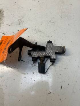 539.am8298 Jeep Cherokee 1998 Brake Proportioning Valve