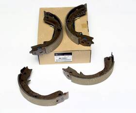 Mn150861 Mitsubishi Montero 2001-2006 Genuine Rear Brake Shoe Set New Oem