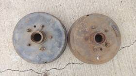 512141 Pontiac Nos 1949 - 1954 Front Brake Drums / Hubs Original Gm Pair 1950 1952 1953